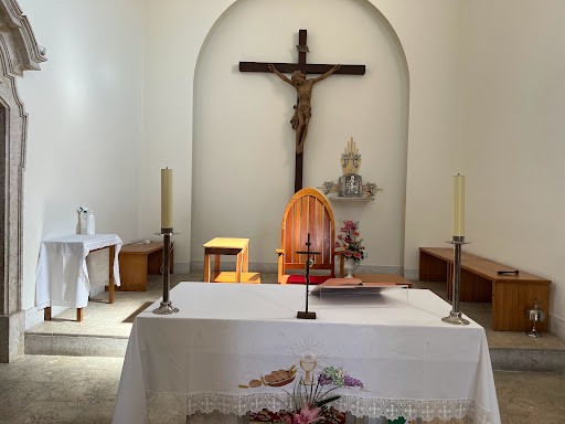 banco Capela De Nossa Senhora Mãe De Deus E Dos Homens / Paróquia De Cristo Rei - Pragal