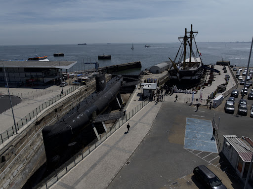 banco Frigate Dom Fernando Ii E Glória
