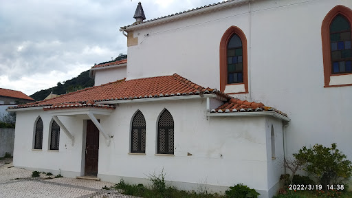 banco Mother Church Of Moitas Venda / Church Of Our Lady Of Fátima