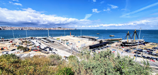 banco Parque De Estacionamento Do Morro De Cacilhas